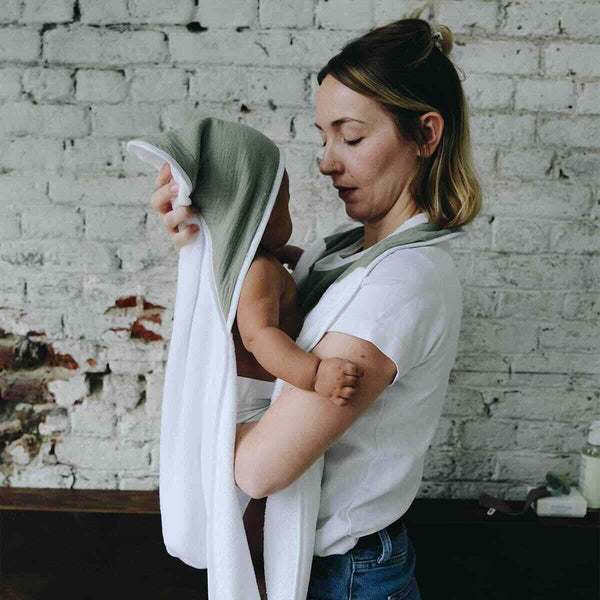 Tablier de bain bébé vert sauge - Vanille Coton