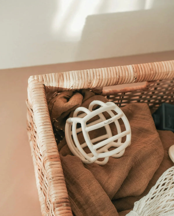 Balle d'activité en silicone marron glacé - Vanille Coton