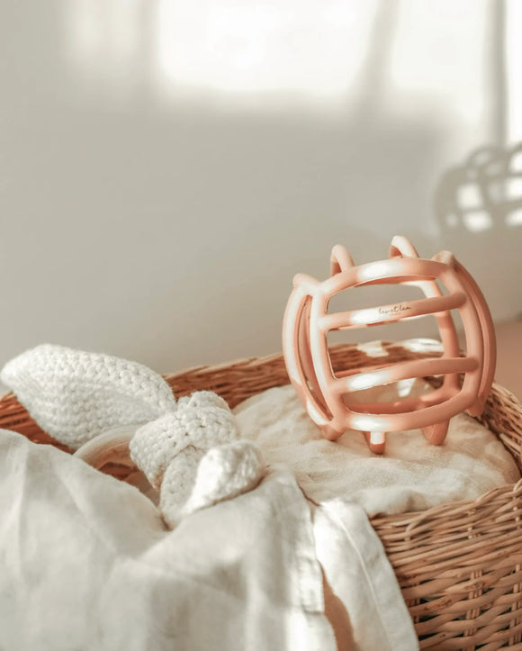 Balle d'activité en silicone rose - Vanille Coton